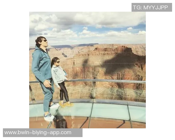 《绿茵场上的心动时刻 球星与爱侣之间的青春与挑战》